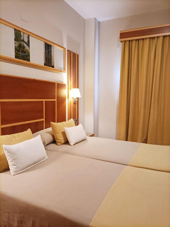 Hotel Carmen La Carlota Buitenkant foto